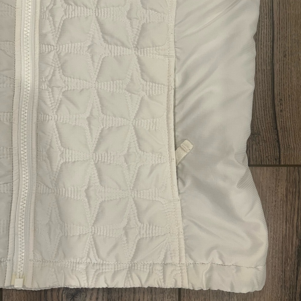 🧥 The North Face Insulated White Quilted Vest – Size S (Men’s/Unisex) - Picture 3 of 14